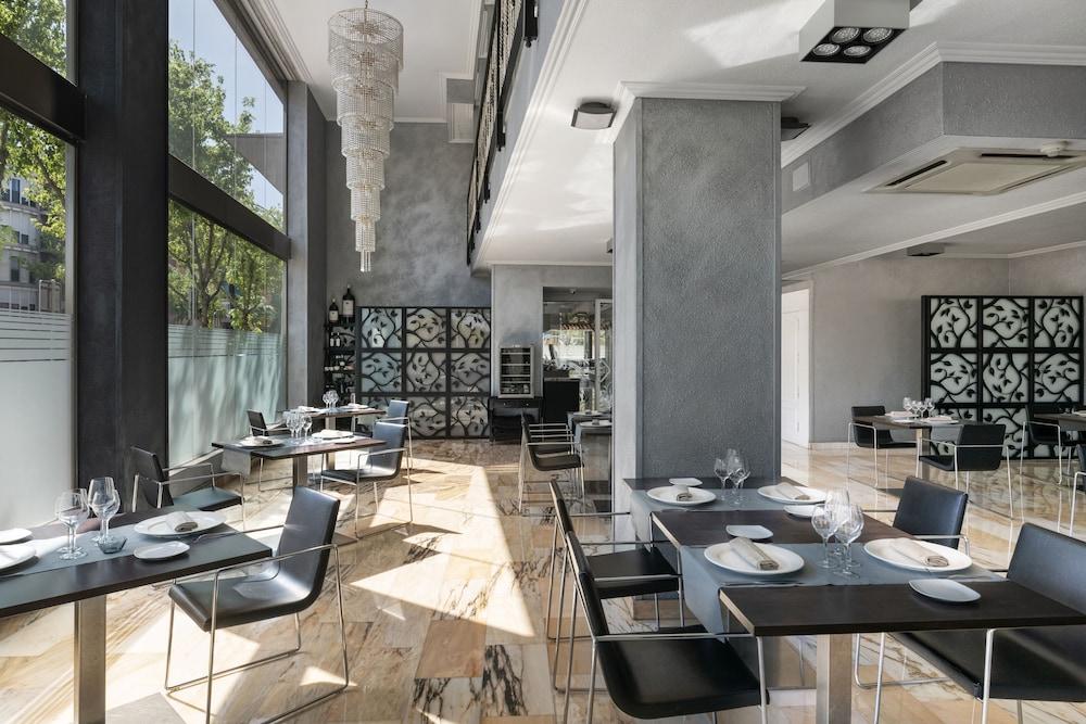 Hotel Salles Ciutat Del Prat Barcelona Airport 4*