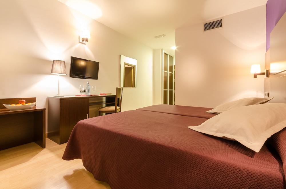 Hotel Yit Conquista De Granada 4*