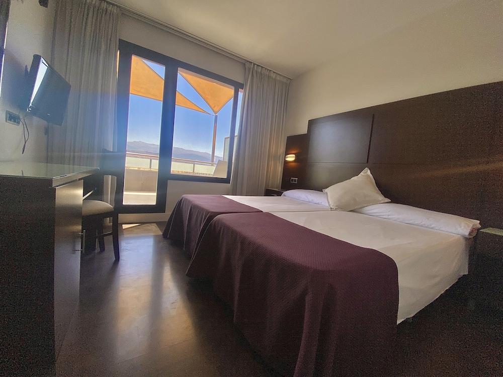 Hotel Yit Conquista De Granada 4*