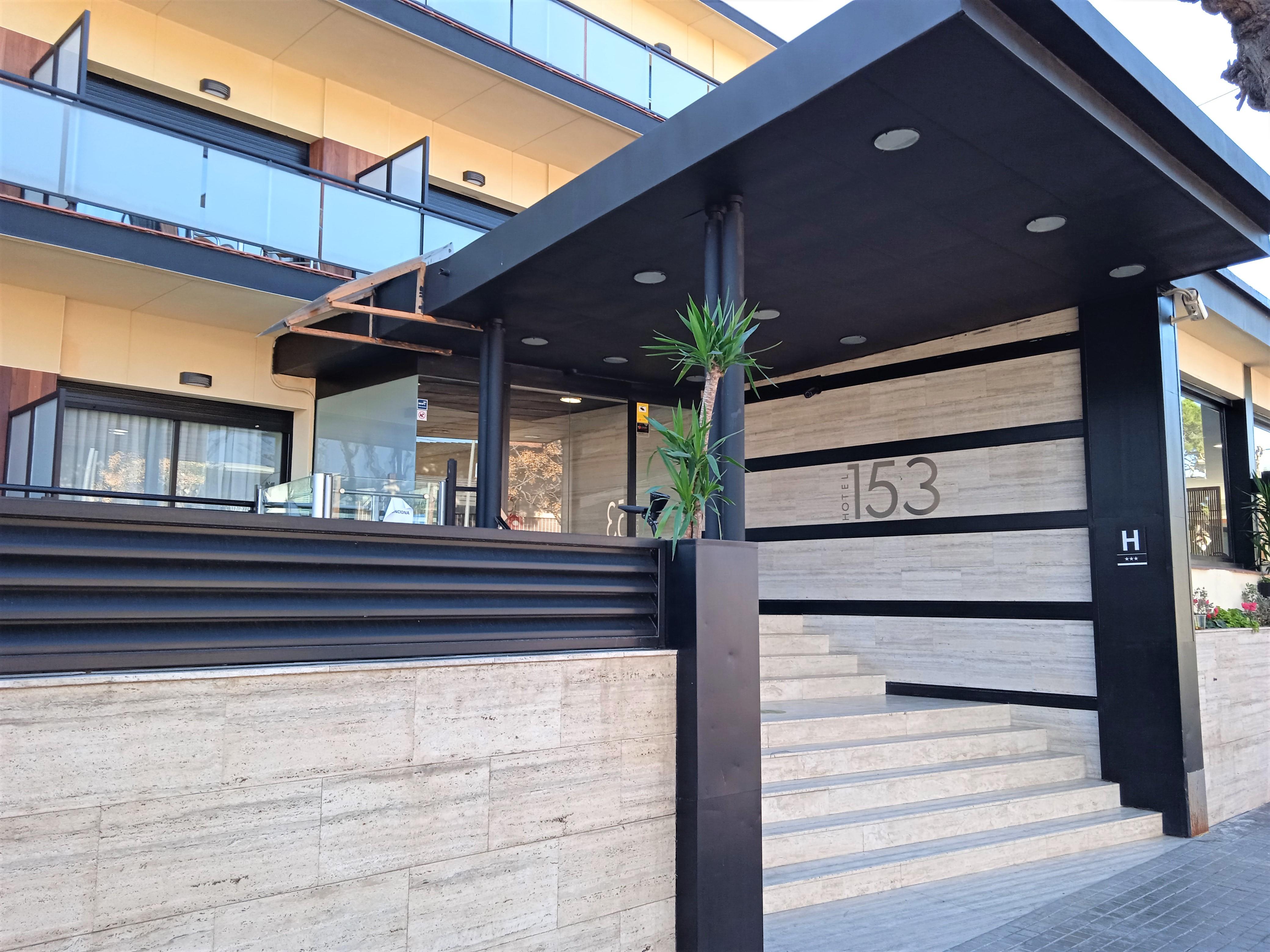 Hotel 153