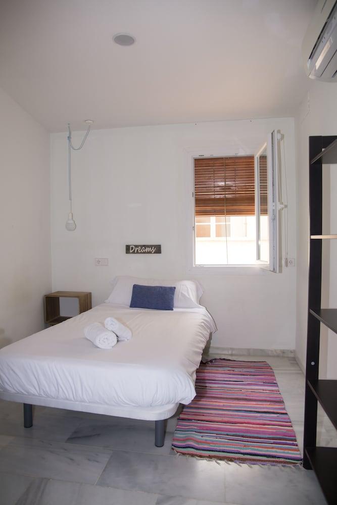 The Nomad Hostel&pension Hostal