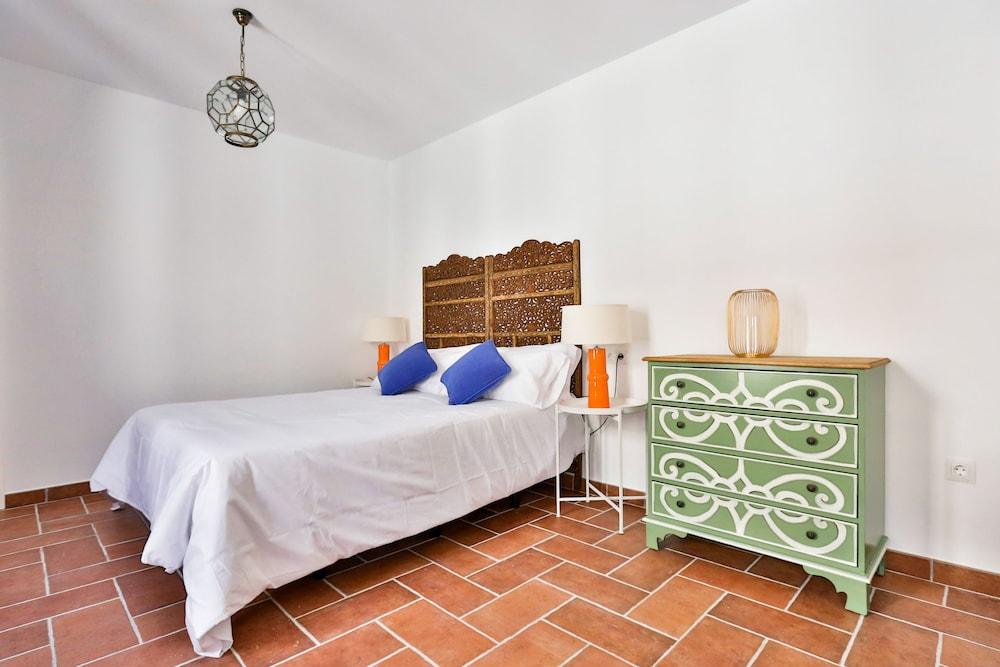 Urban Vida Alcazar Apartment *