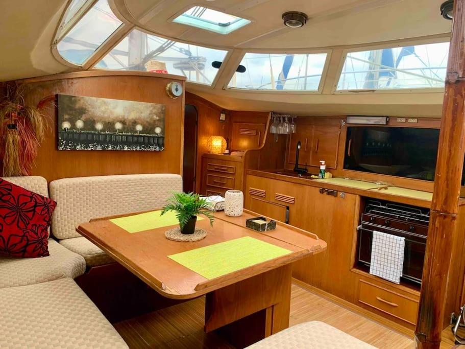 Cozy Boat In Barcelona & Ac & Wifi & Parking