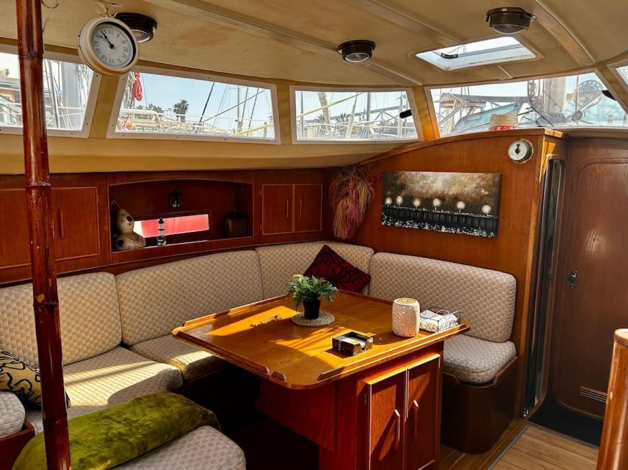 Hotel en barco Cozy Boat In Barcelona & Ac & Wifi & Parking Sant Adrià de Besòs