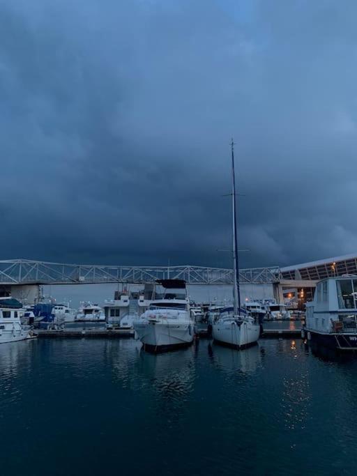Cozy Boat In Barcelona & Ac & Wifi & Parking Hotel en barco Sant Adrià de Besòs