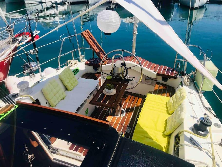 Hotel en barco Cozy Boat In Barcelona & Ac & Wifi & Parking