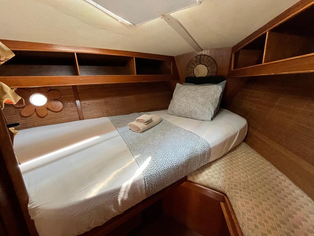 Hotel en barco Cozy Boat In Barcelona & Ac & Wifi & Parking Sant Adrià de Besòs