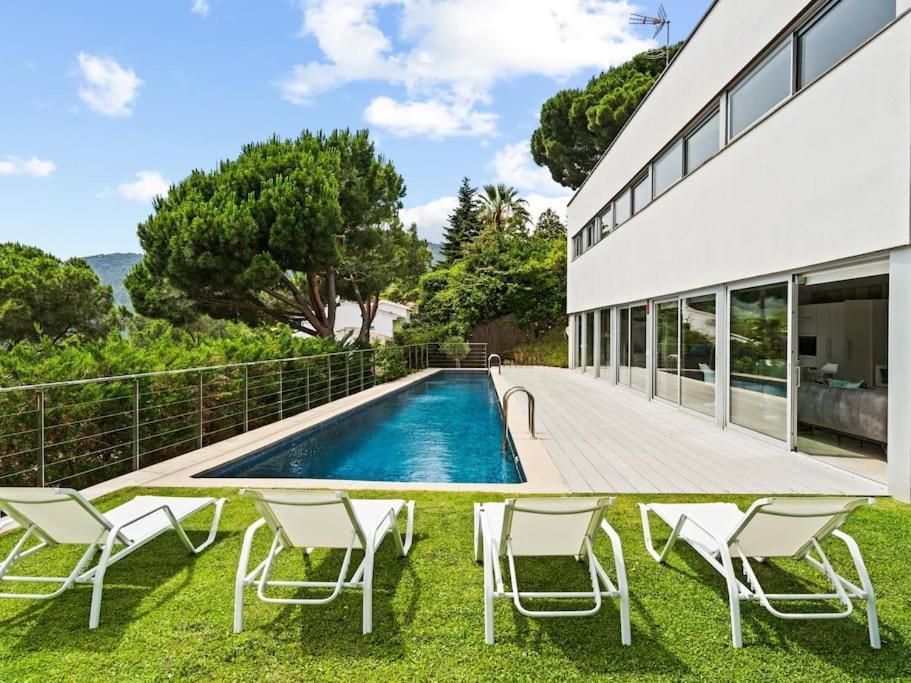 Design Sea Views And Lap Pool Villa