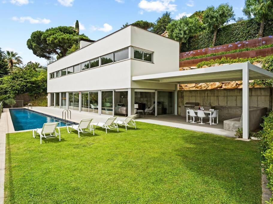 Design Sea Views And Lap Pool Villa