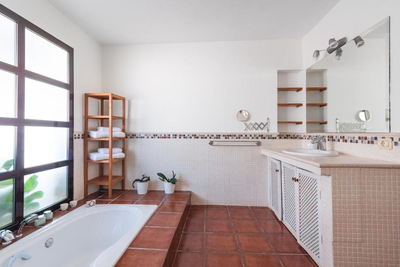 Home2book El Naranjo, Garden & Pool Villa *