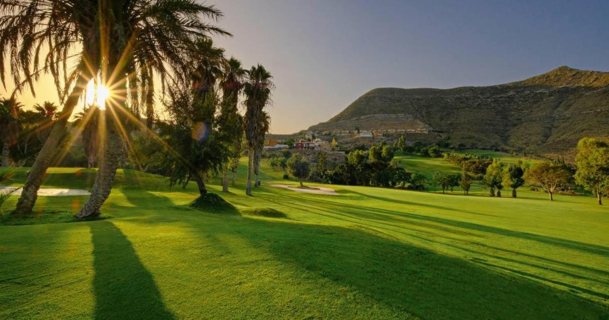 Golf, Piscina Climatizada Y Playa * La Envía