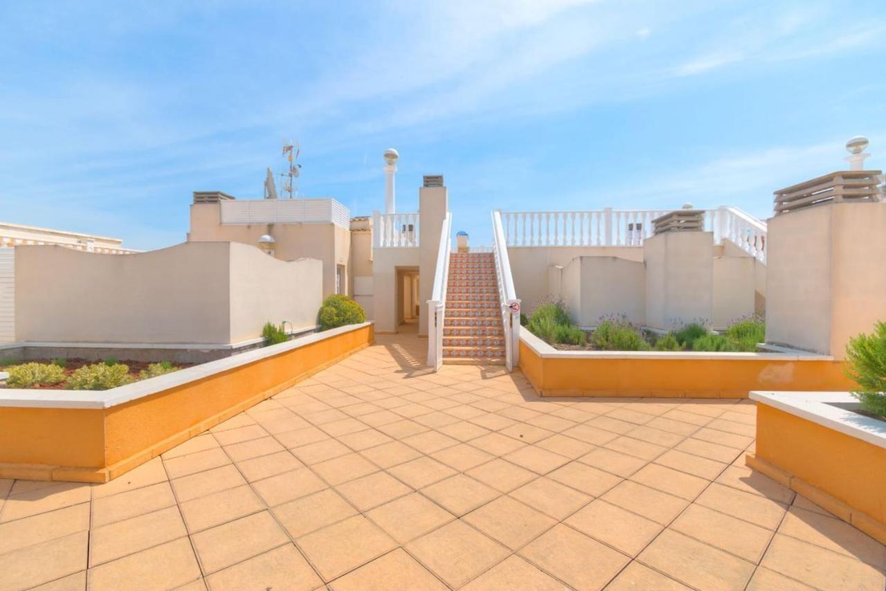 2-bed With Rooftop Pool *