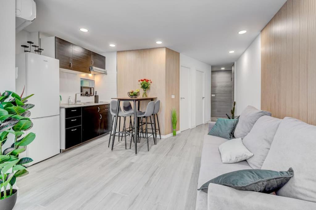 Americas Apartment *