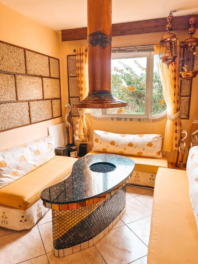 With Huge Deck Nestled In Marvelous Gardens - Nidos