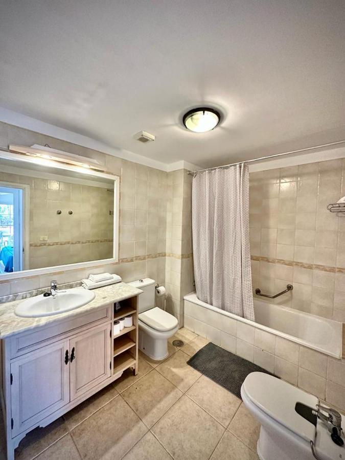 Sunny & Heated Pool Apartment *