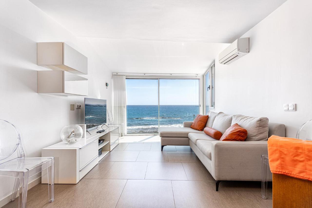Luxury First Line Apartment. Salinetas