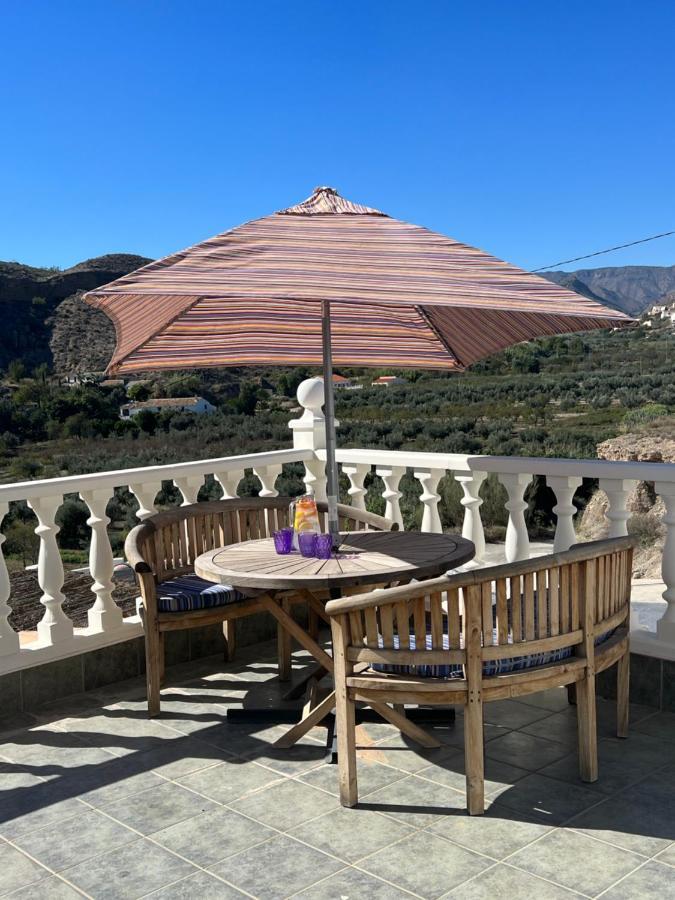 Apartamento Rojo - An With Shared Pool & Hot Tub With Stunning Views In *