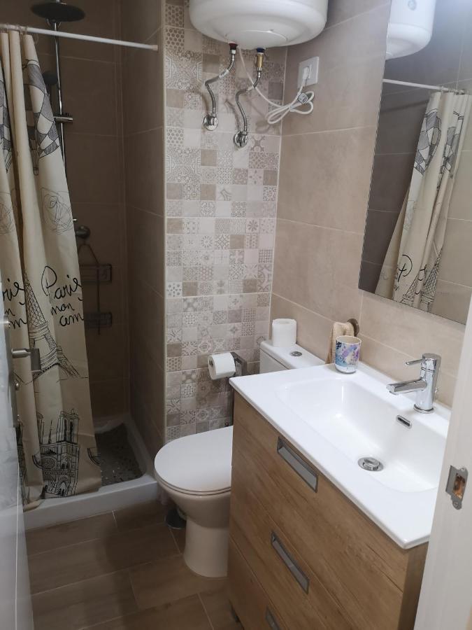Mari: Area Private With Shared Baths