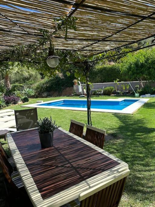 Pool-side Chic In Beautiful Countryside Villa *