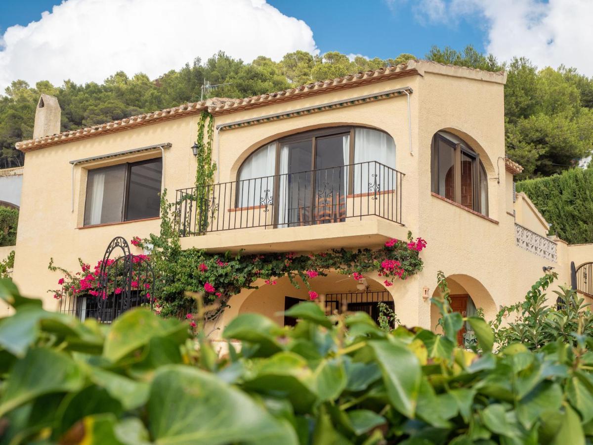 Authentic Groundfloor In Beautiful Villa,