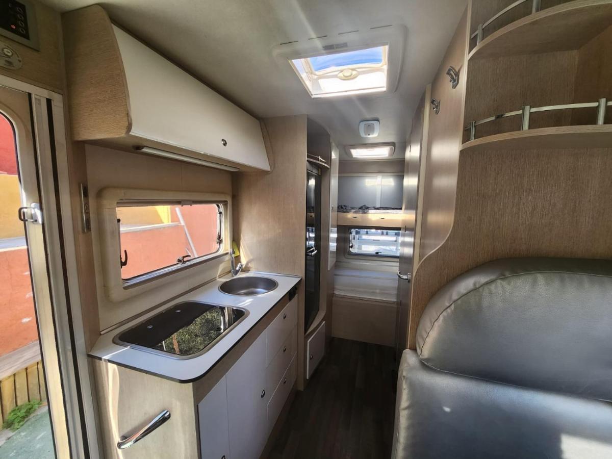 Camping Autocaravana 6 Plazas Posibilidad De Moverse O *