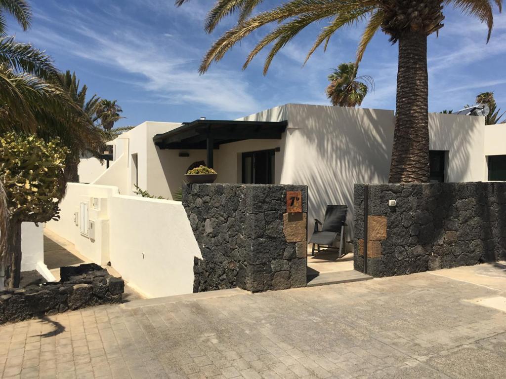 Lido-playa Roca With Sea Front Access - Free Ac - Wifi Apartment Costa Teguise