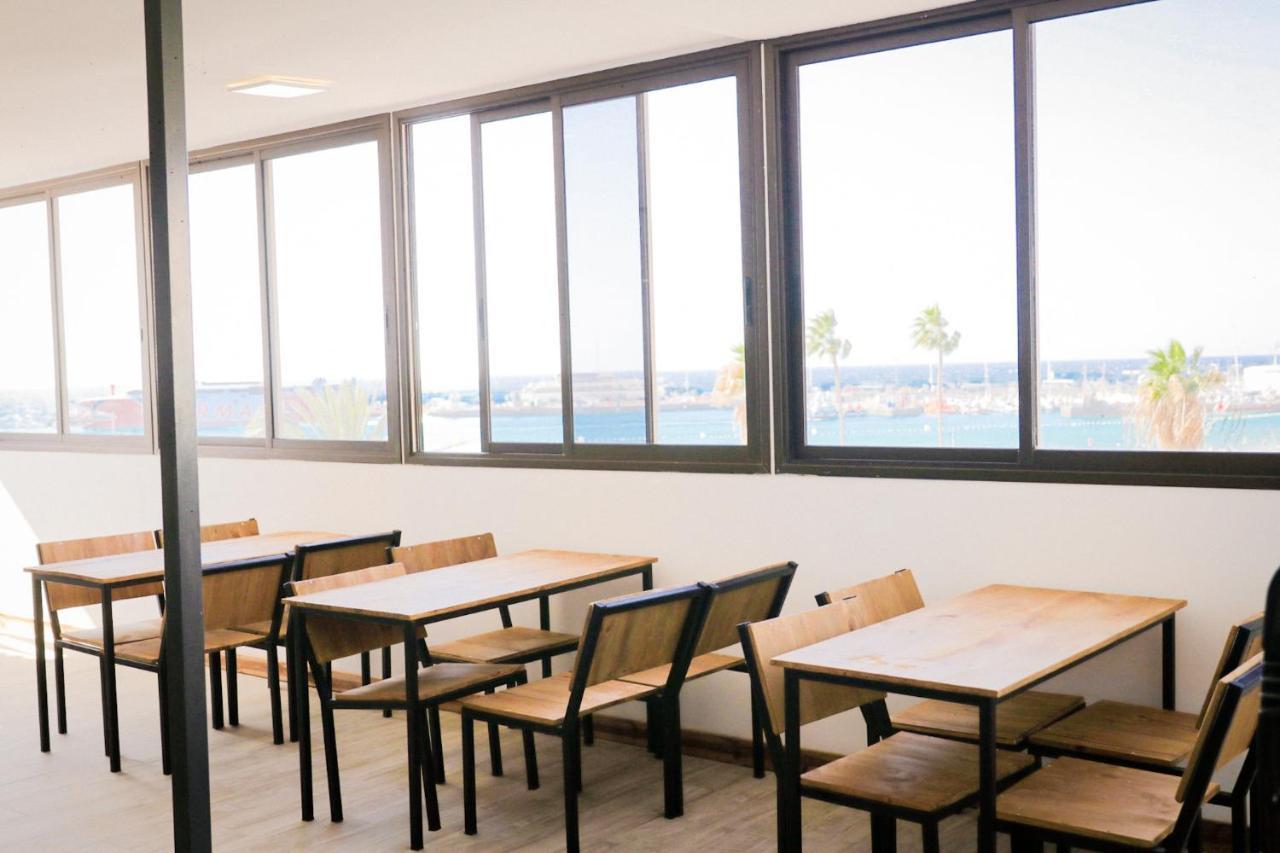 Ocean Nomads Coworking Hostal *