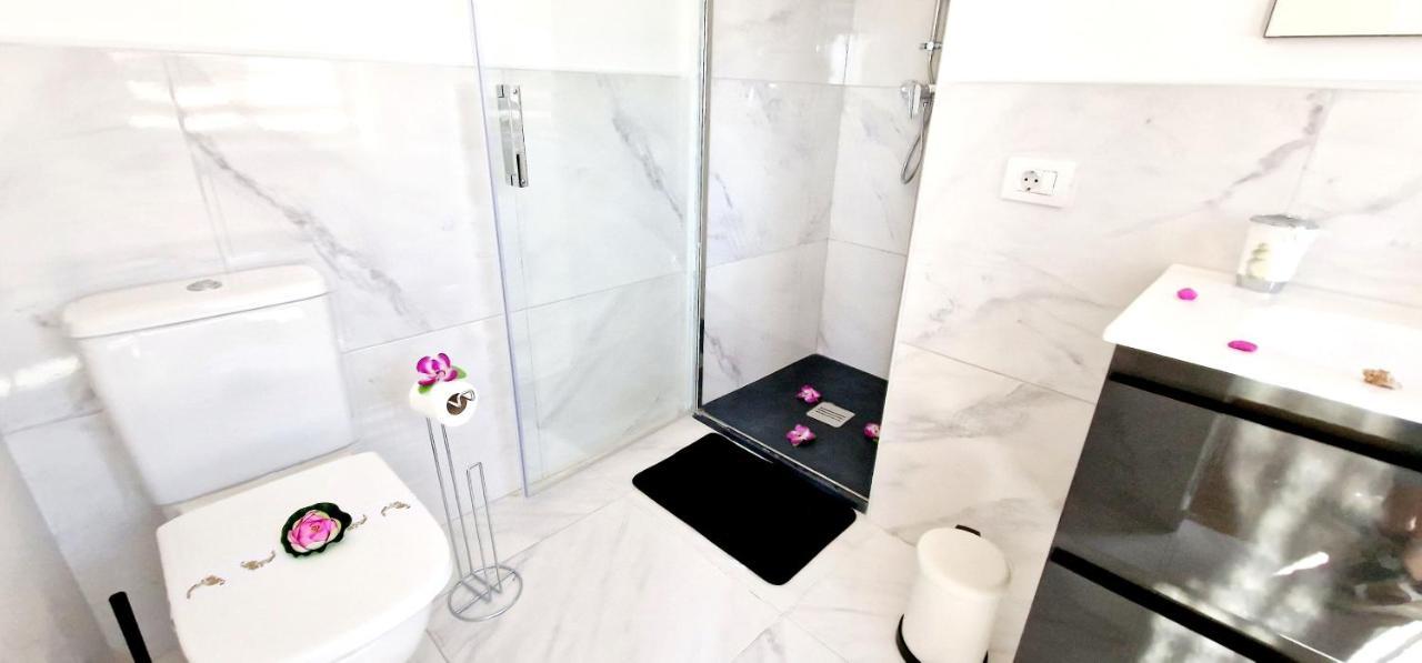 Сasa de vacaciones Fantastic 3 Bedroom Next Playa Americas & Wifi Free Playa Feñabe