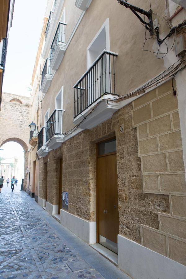 Arco Junto A La Catedral De * Cadiz