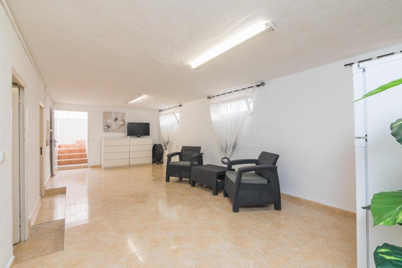 Casa Blanca La Grande - Swimming Pool - Jacuzzi Xxl - 2,4km - Airport 12 Km - Center 1km Villa
