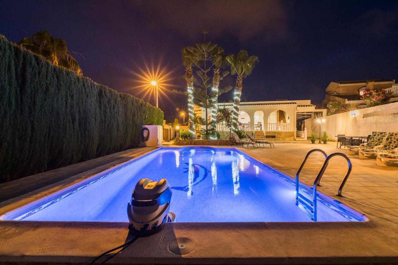 Casa Blanca La Grande - Swimming Pool - Jacuzzi Xxl - 2,4km - Airport 12 Km - Center 1km Villa