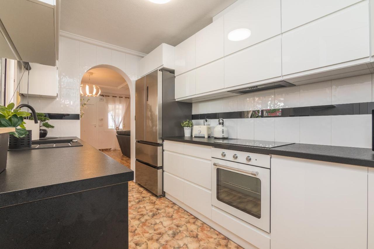 Casa Blanca La Grande - Swimming Pool - Jacuzzi Xxl - 2,4km - Airport 12 Km - Center 1km Villa