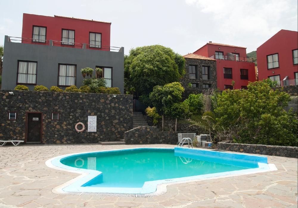 Hotel El 2*