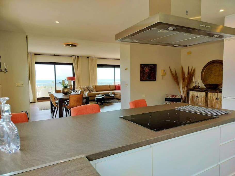 Lovely Seaside Luxury Penthouse *