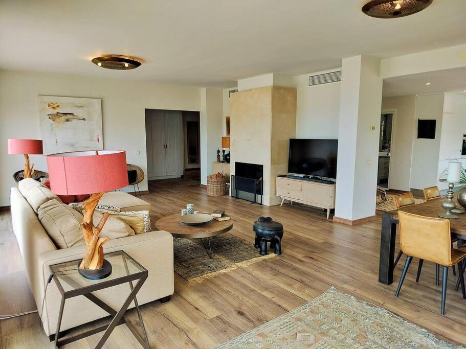 Lovely Seaside Luxury Penthouse Alcaidesa