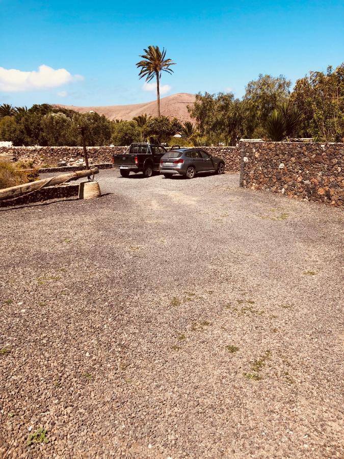 Rincon Botanico - Shared Pool - Island Location - 10 Mins Drive To Famara And La Santa Apartamento *