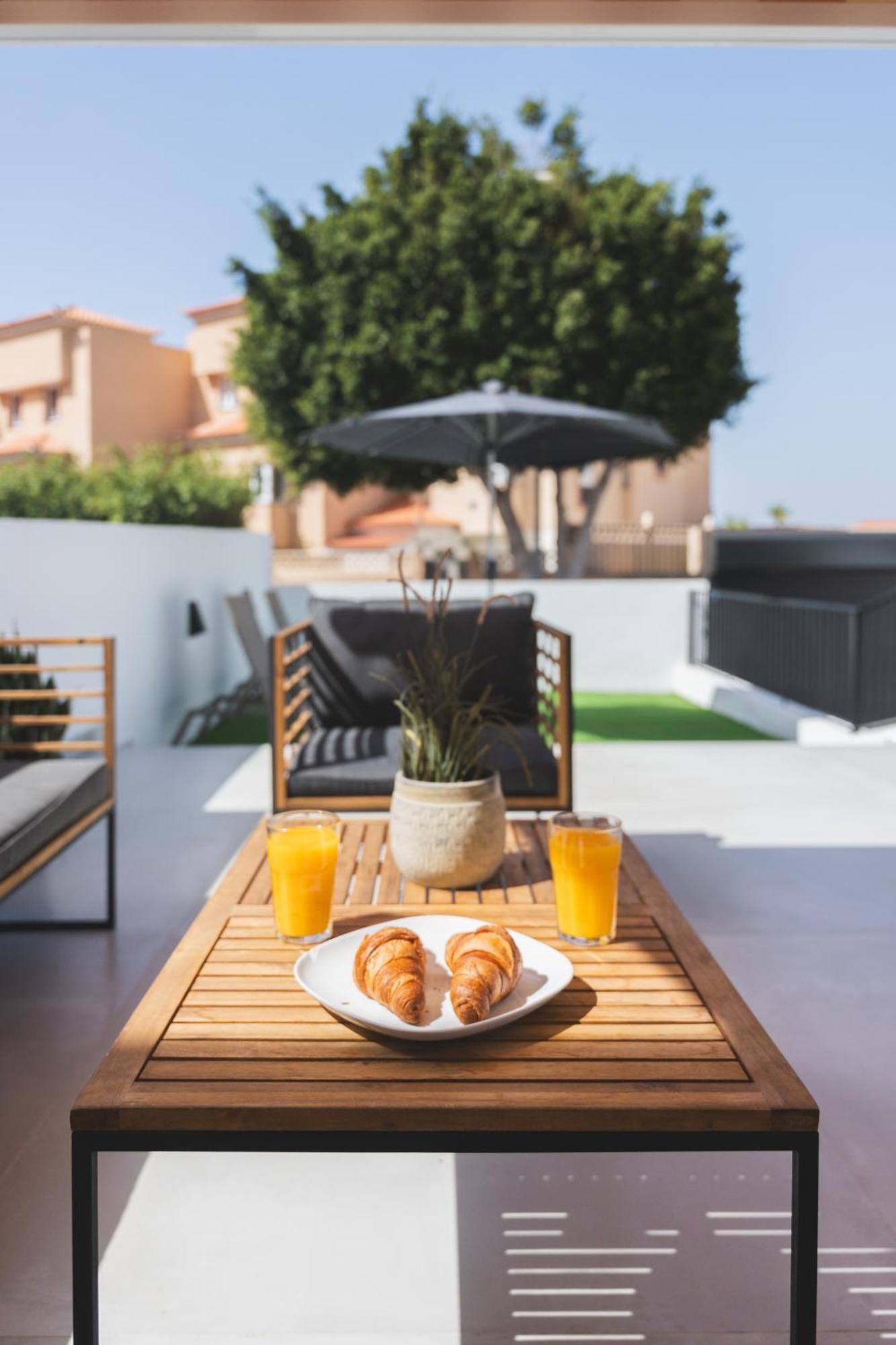 Designer Loft With Pool, With Gigantic Terrace And Private Parking & In The Centre Apartamento