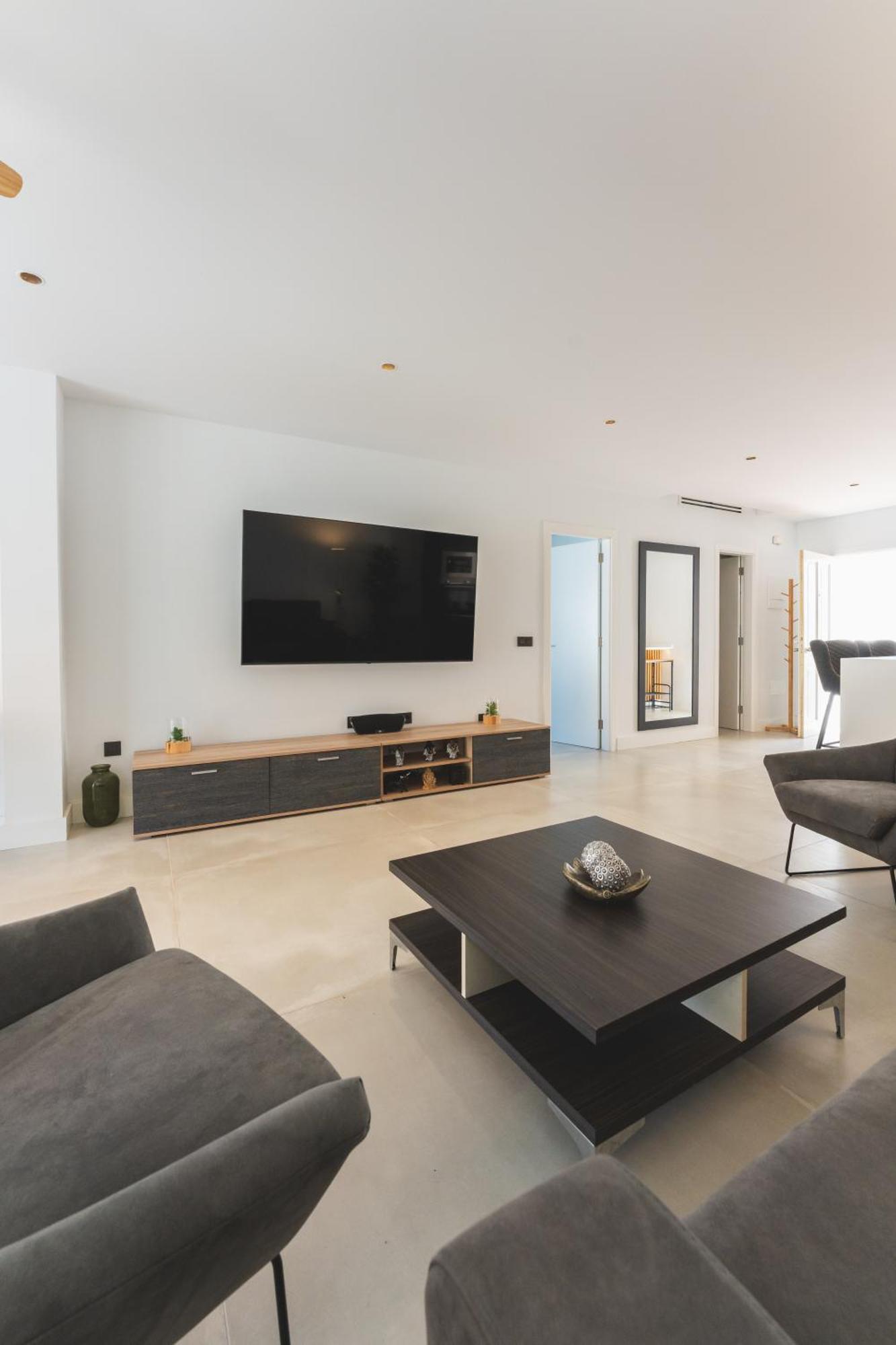 Designer Loft With Pool, With Gigantic Terrace And Private Parking & In The Centre