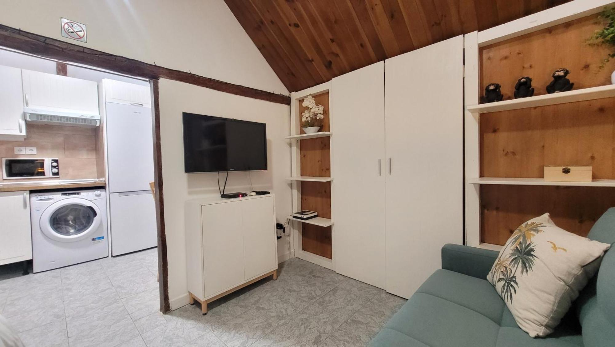 Free Parking, 40 Meters From The Beach, Wi-fi, Ac Apartamento Estepona