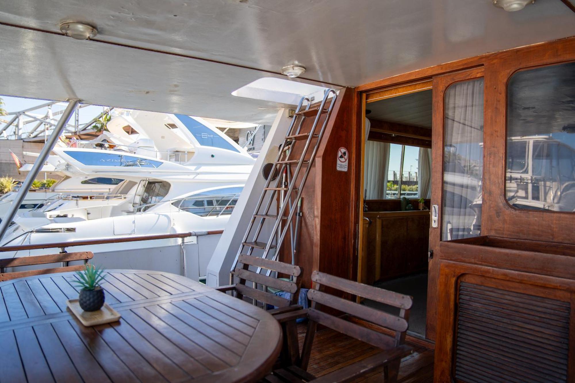 Boat Aloha Hotel en barco