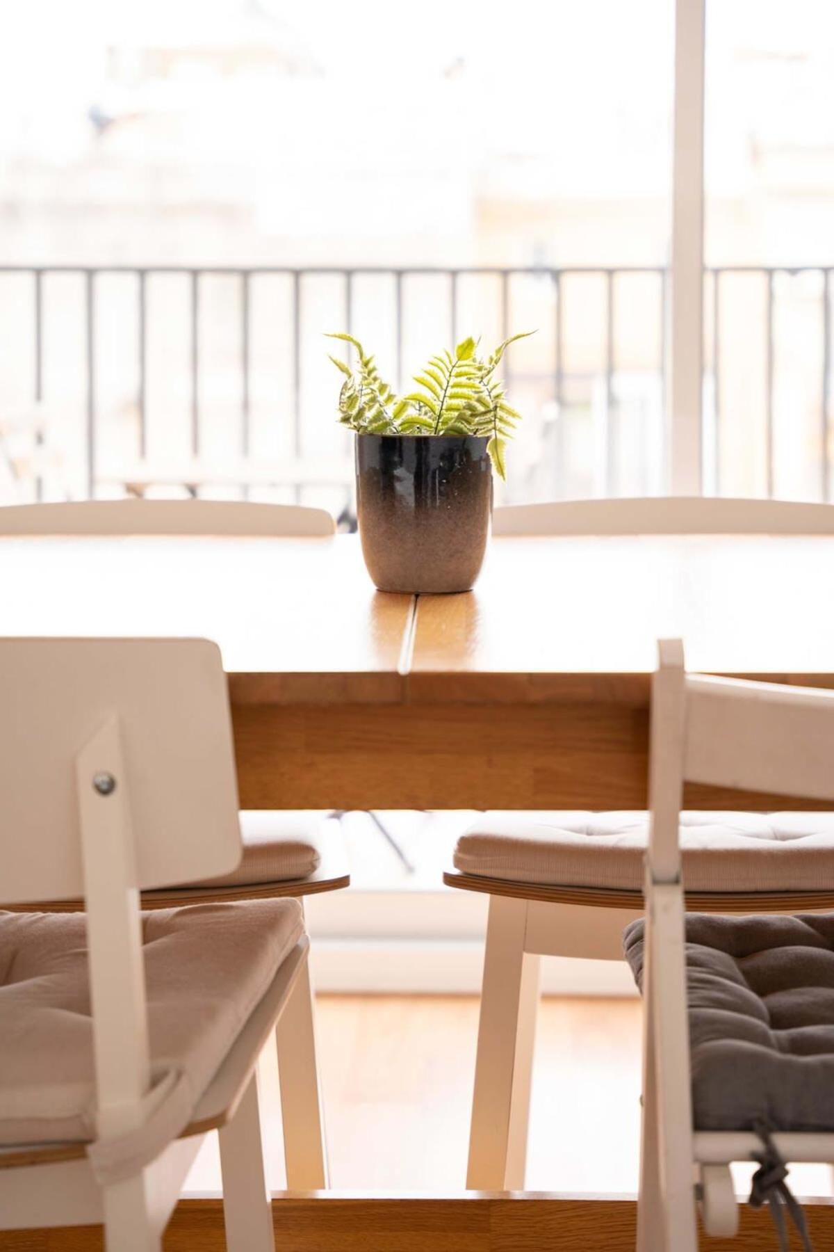 Bright 4bd With Terrace Near Arc De Triomf Apartment Barcelona