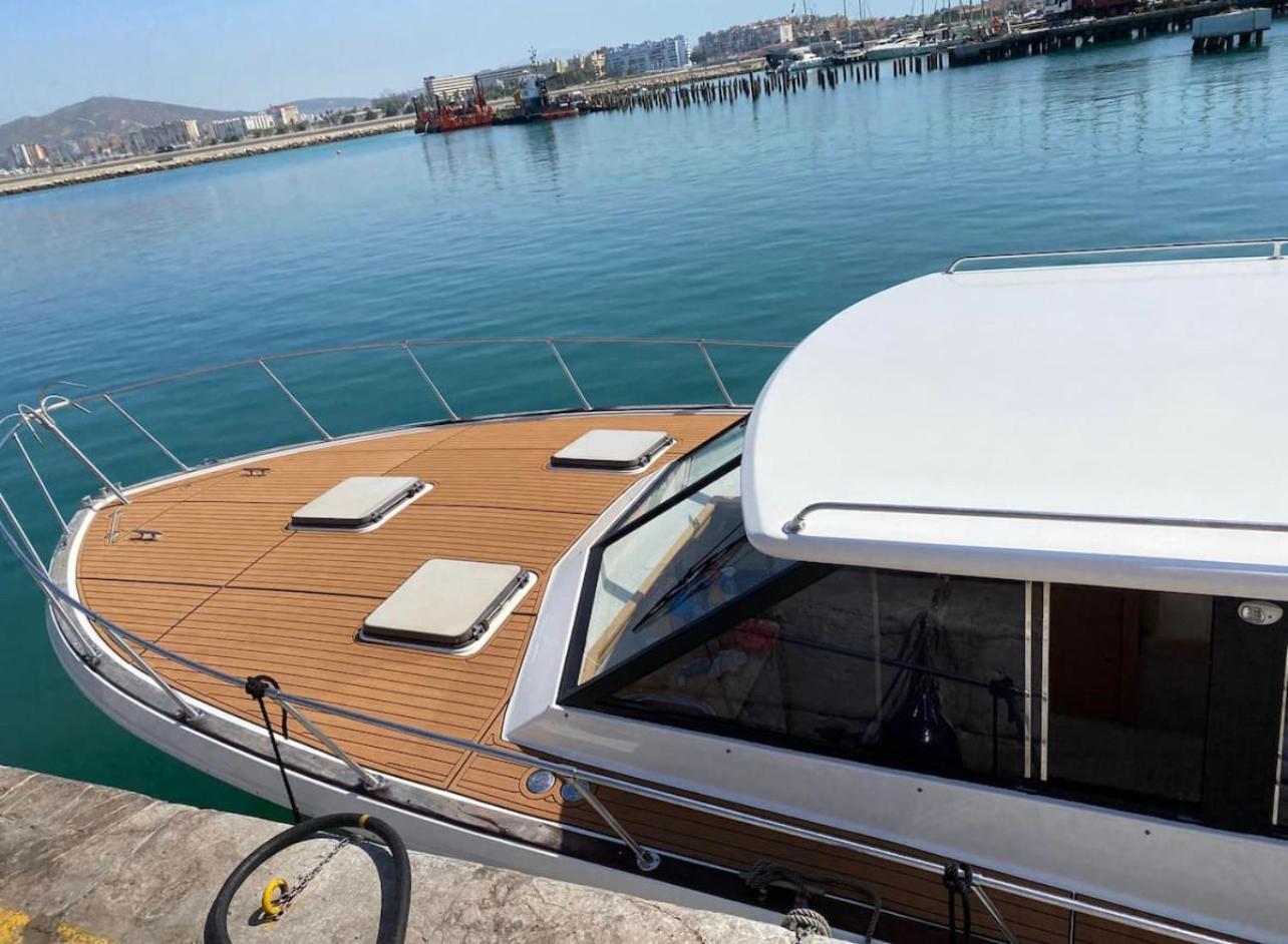 Botel Barco Americano Sotogrande