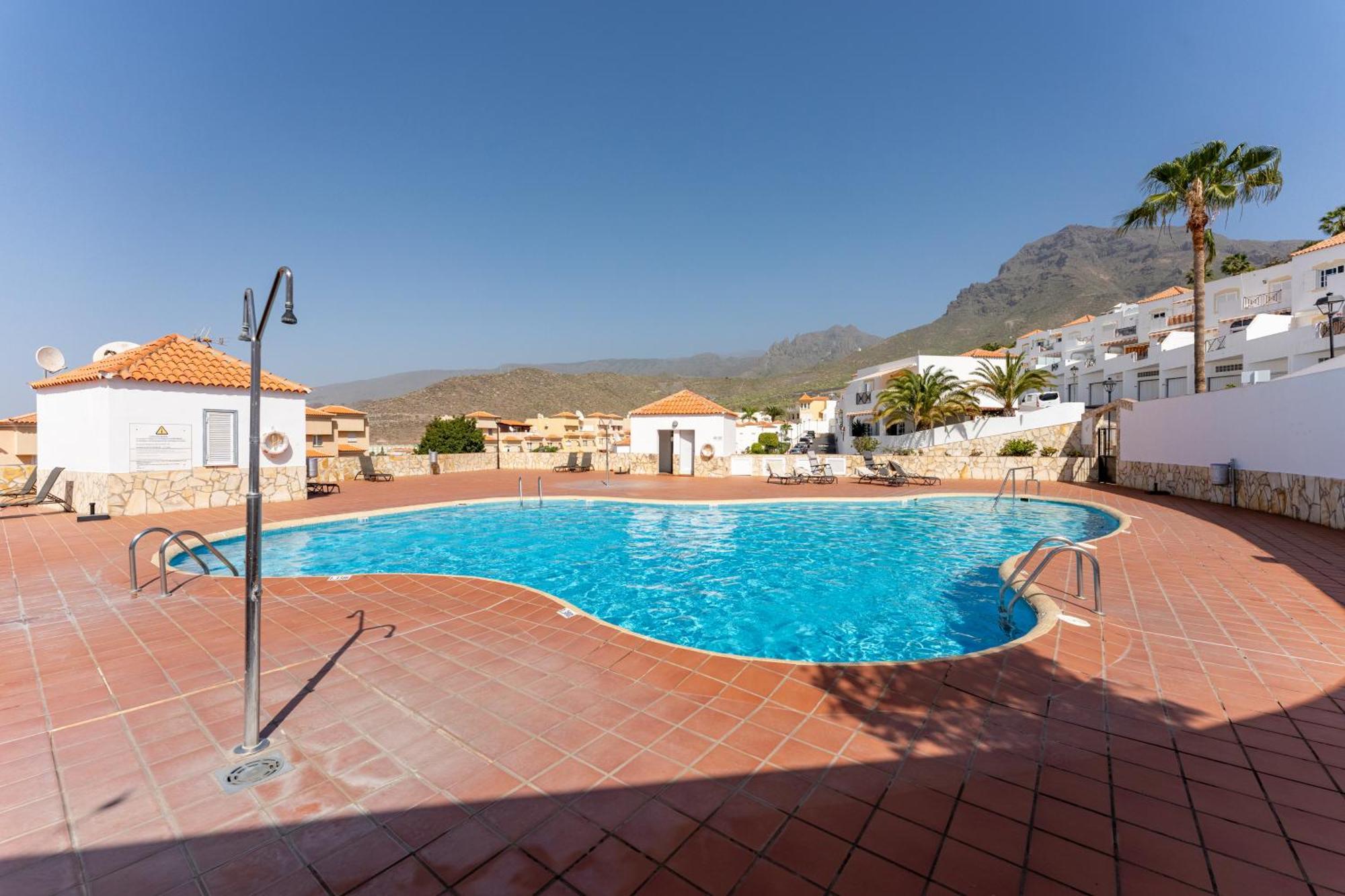 Designer Loft With Pool, With Gigantic Terrace And Private Parking & In The Centre *