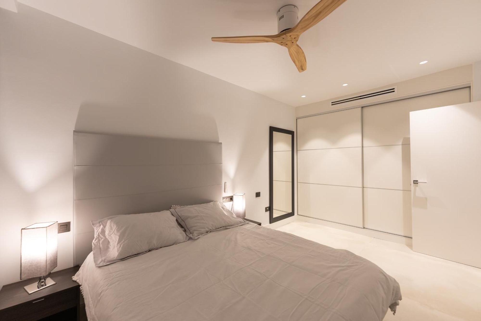 Designer Loft With Pool, With Gigantic Terrace And Private Parking & In The Centre