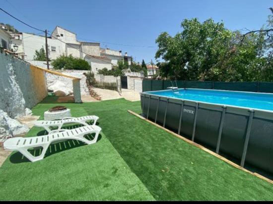 Сasa de vacaciones Casabenadalid. Con Piscina. *