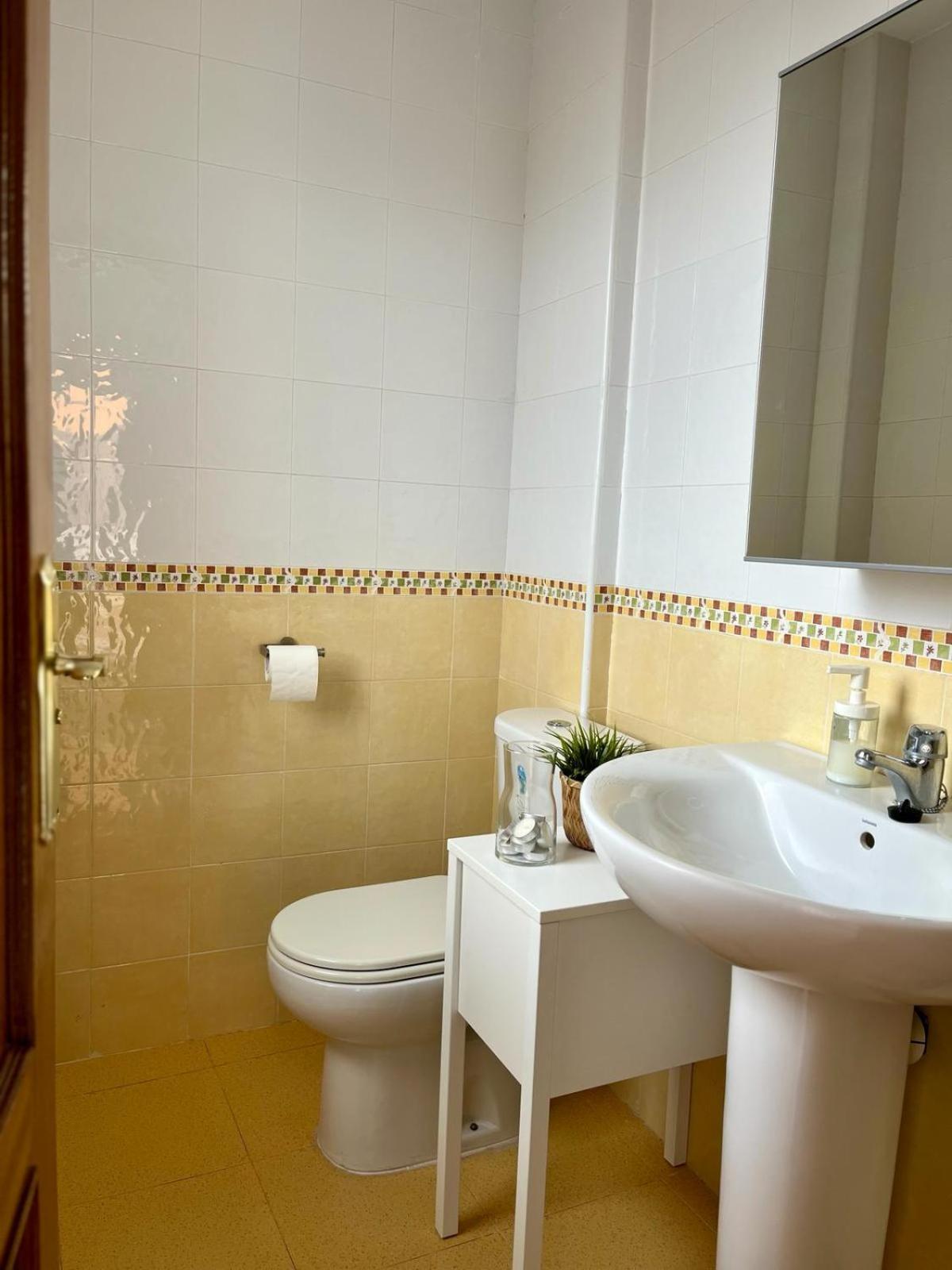 Casa , Dilar, Granada Con Jardin Y Piscina