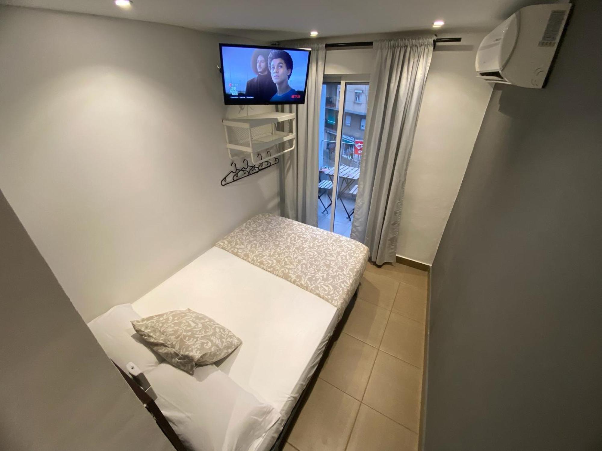Con Bano Privado Frente Al Metro L5 Barcelona-hospitalet L'Hospitalet de Llobregat