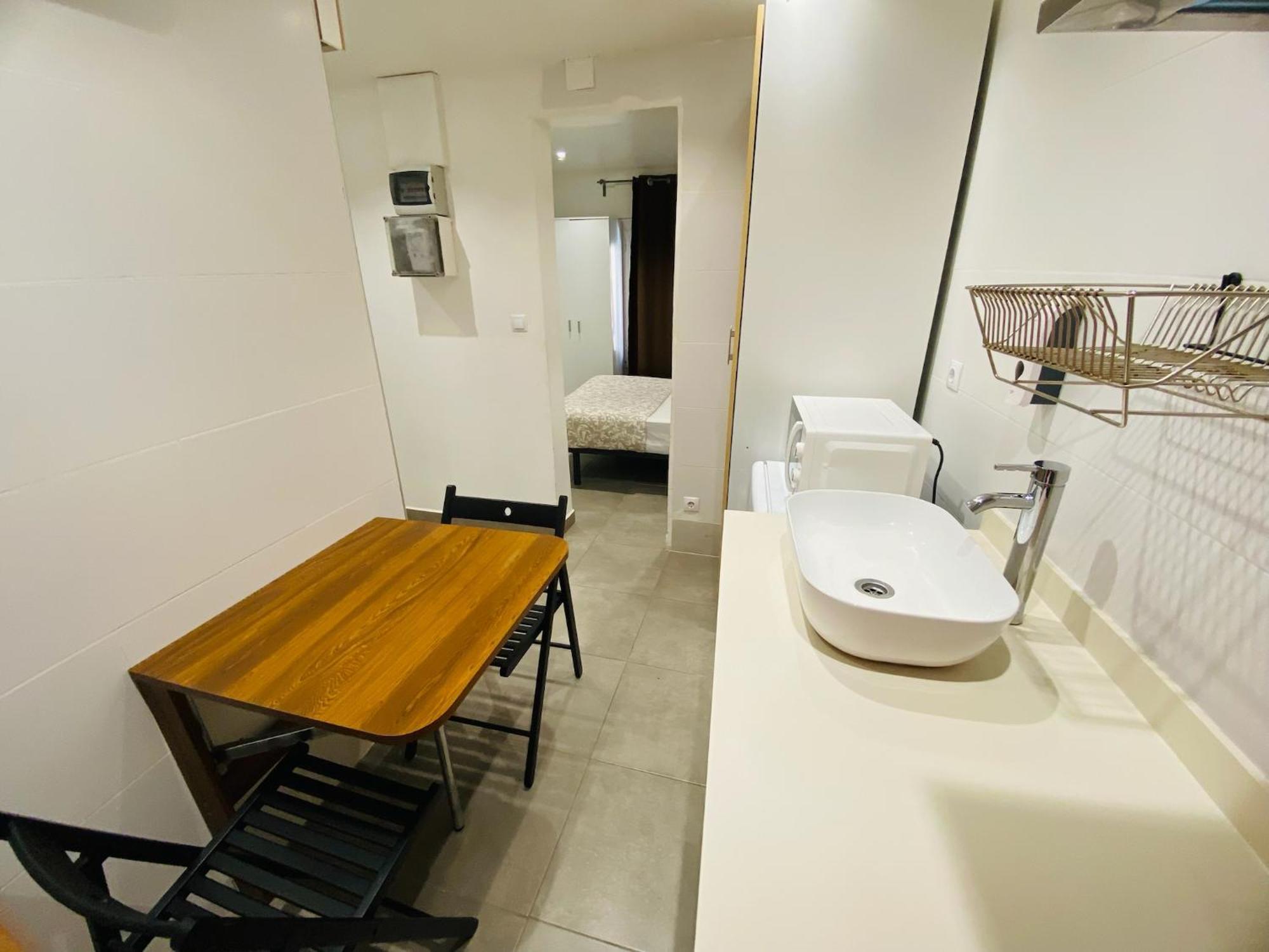 Con Bano Privado Frente Al Metro L5 Barcelona-hospitalet * L'Hospitalet de Llobregat