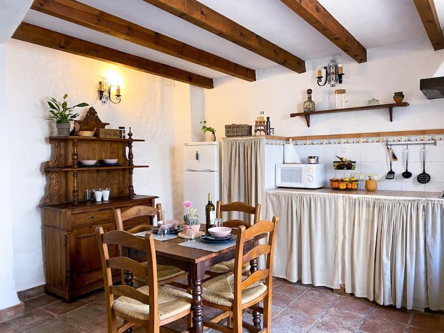 Casabenadalid. Con Piscina. Сasa de vacaciones Benadalid