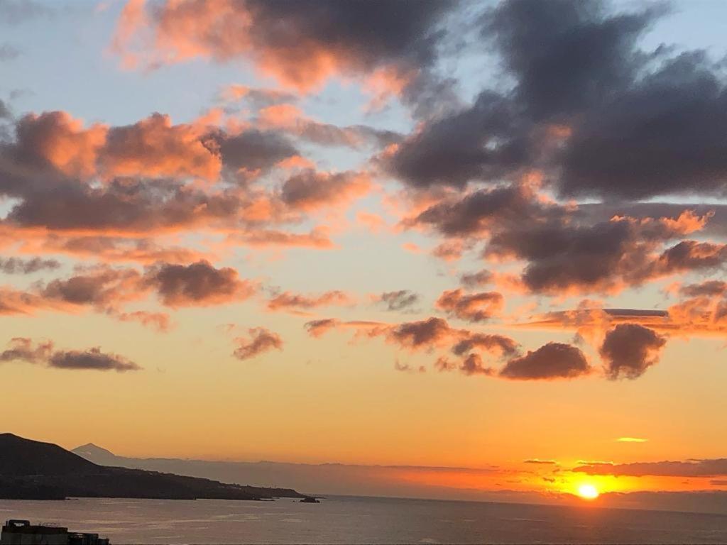 Breathtaking Sunsets Flat Apartment